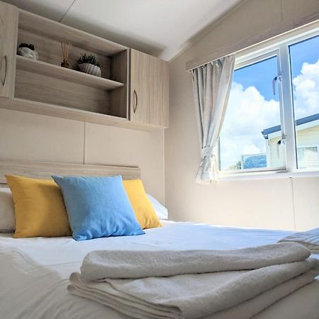 Large 4 Person Couples And Family Caravan In Newquay Bay Resort المظهر الخارجي الصورة