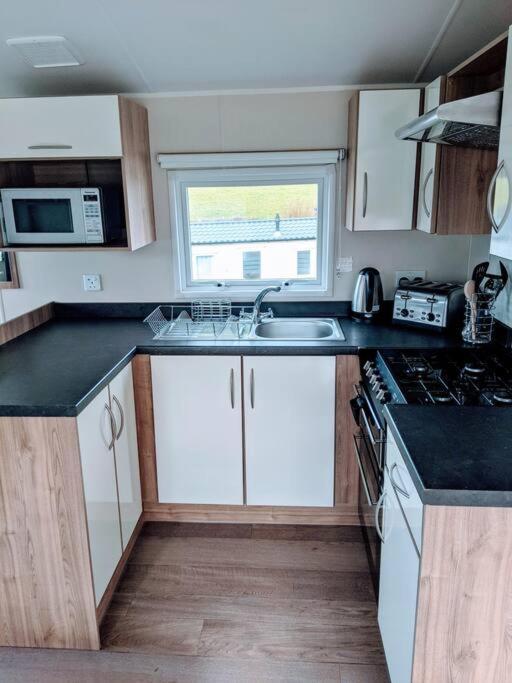 Large 4 Person Couples And Family Caravan In Newquay Bay Resort المظهر الخارجي الصورة