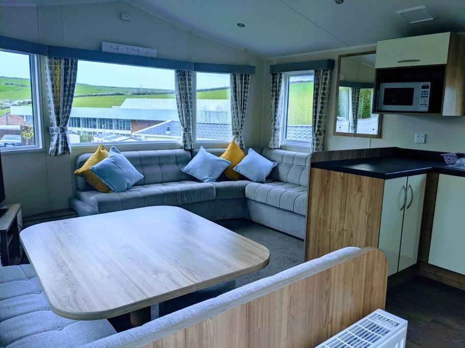 Large 4 Person Couples And Family Caravan In Newquay Bay Resort المظهر الخارجي الصورة