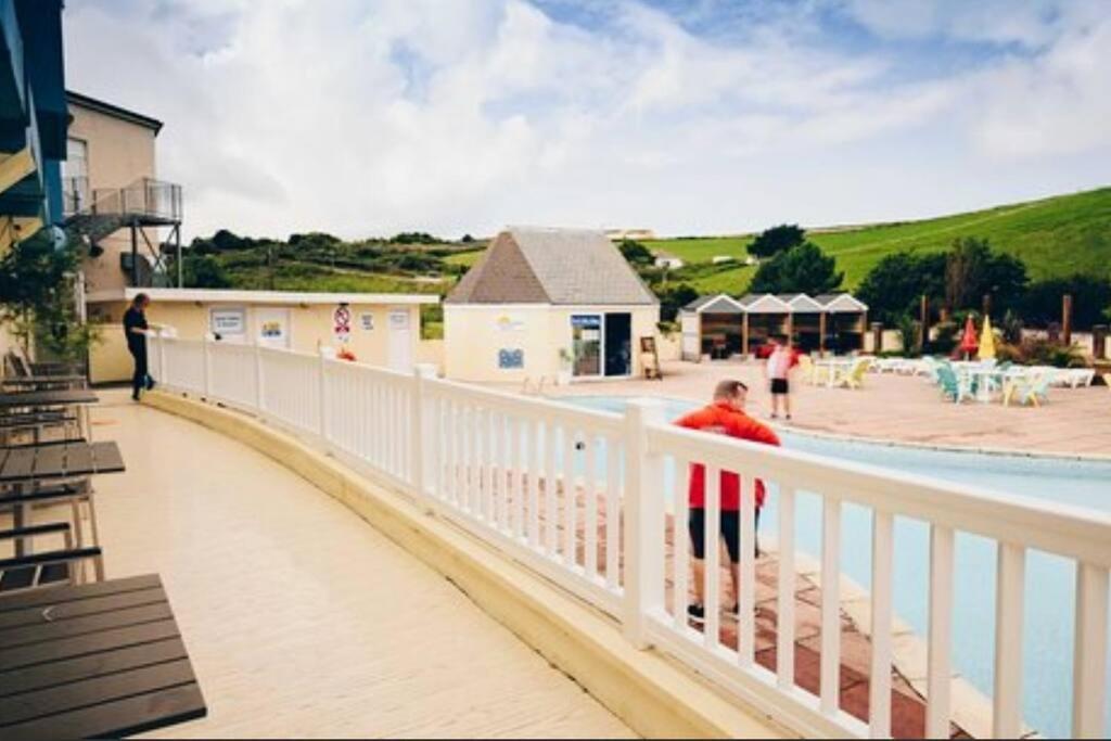 Large 4 Person Couples And Family Caravan In Newquay Bay Resort المظهر الخارجي الصورة