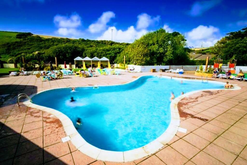 Large 4 Person Couples And Family Caravan In Newquay Bay Resort المظهر الخارجي الصورة